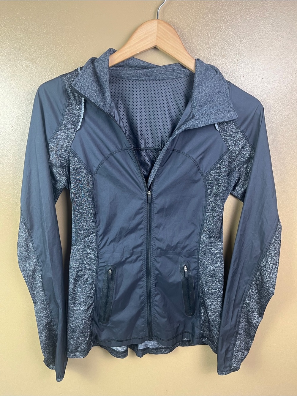 Lululemon Run: Featherweight Hybrid Jacket Black Grey Women's Size 4